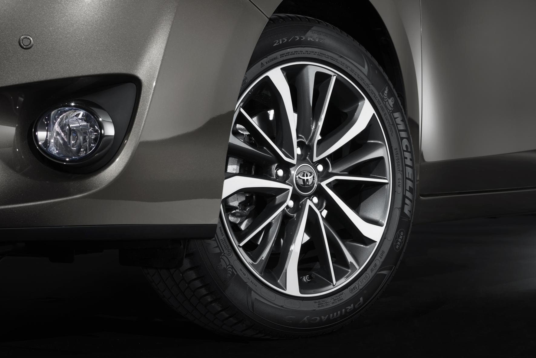 Toyota actualiza su monovolumen Verso para 2016