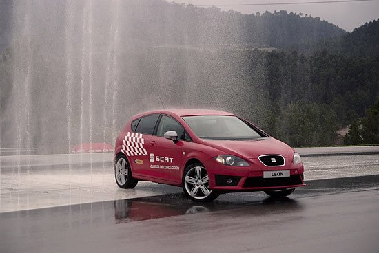 SEAT imparte cursos de conducción deportiva