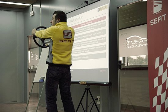 SEAT imparte cursos de conducción deportiva