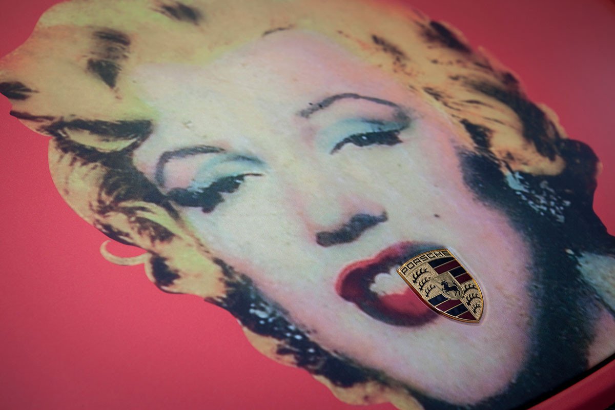 Exposición de Warhol en los concesionarios Porsche