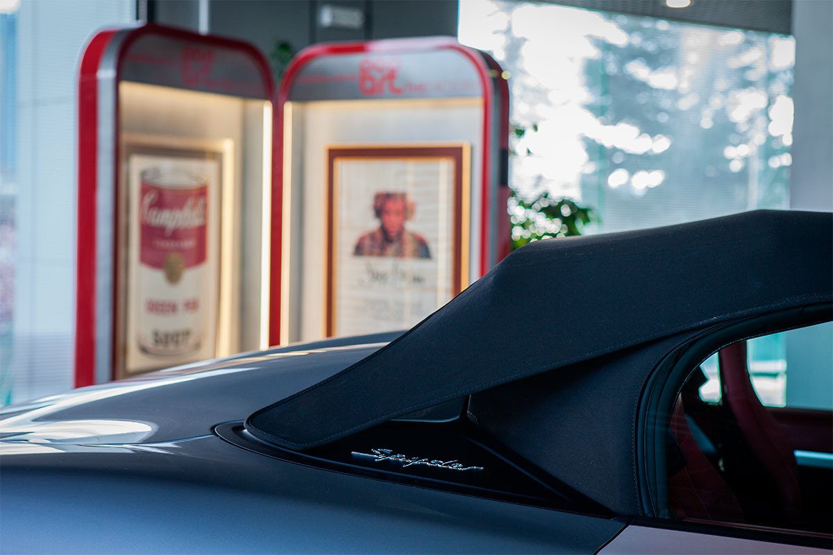 Exposición de Warhol en los concesionarios Porsche