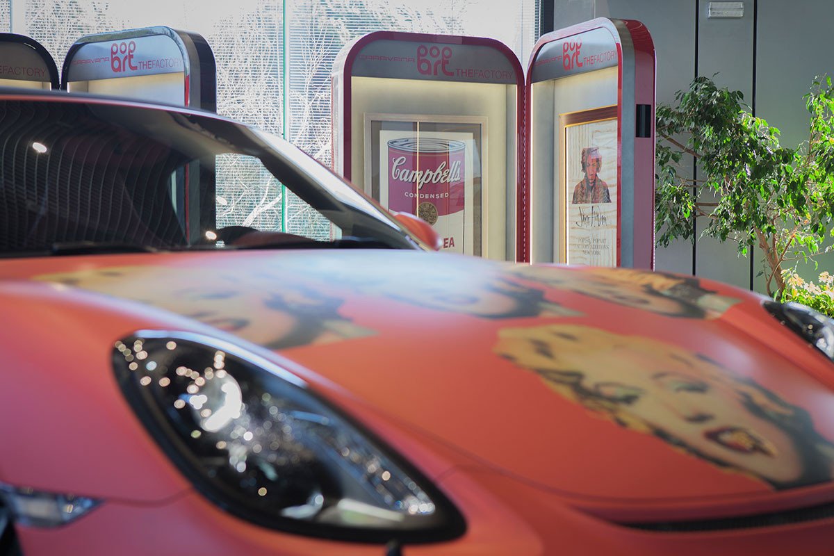 Exposición de Warhol en los concesionarios Porsche
