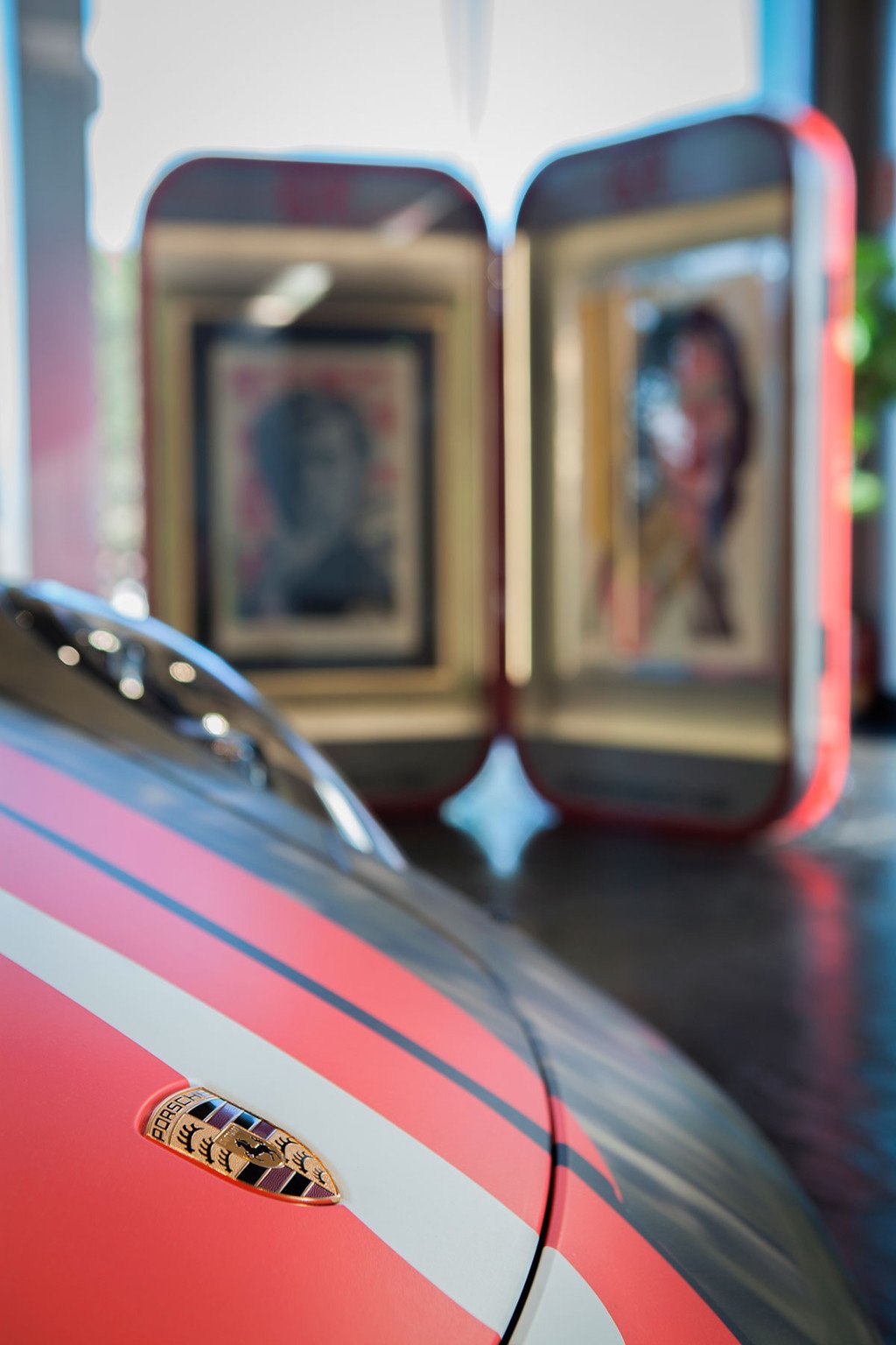 Exposición de Warhol en los concesionarios Porsche