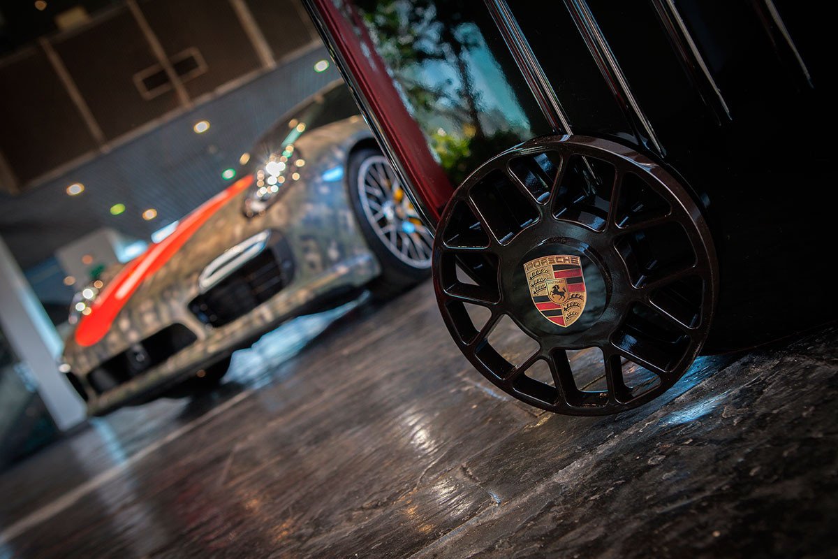 Exposición de Warhol en los concesionarios Porsche