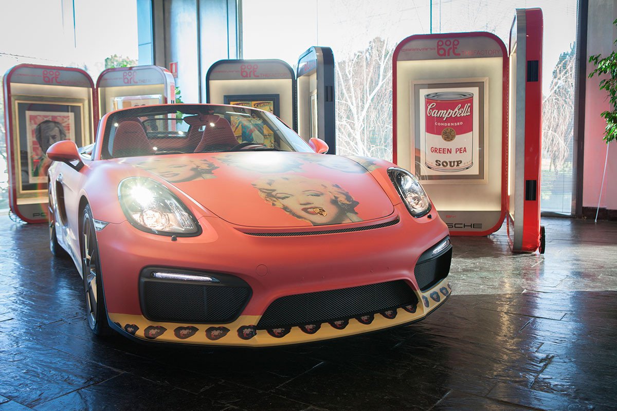 Exposición de Warhol en los concesionarios Porsche