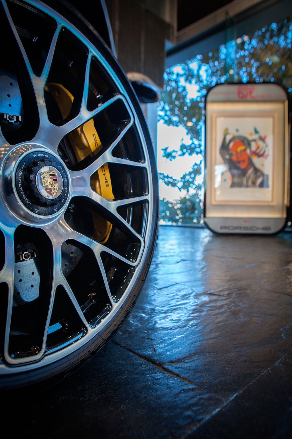 Exposición de Warhol en los concesionarios Porsche