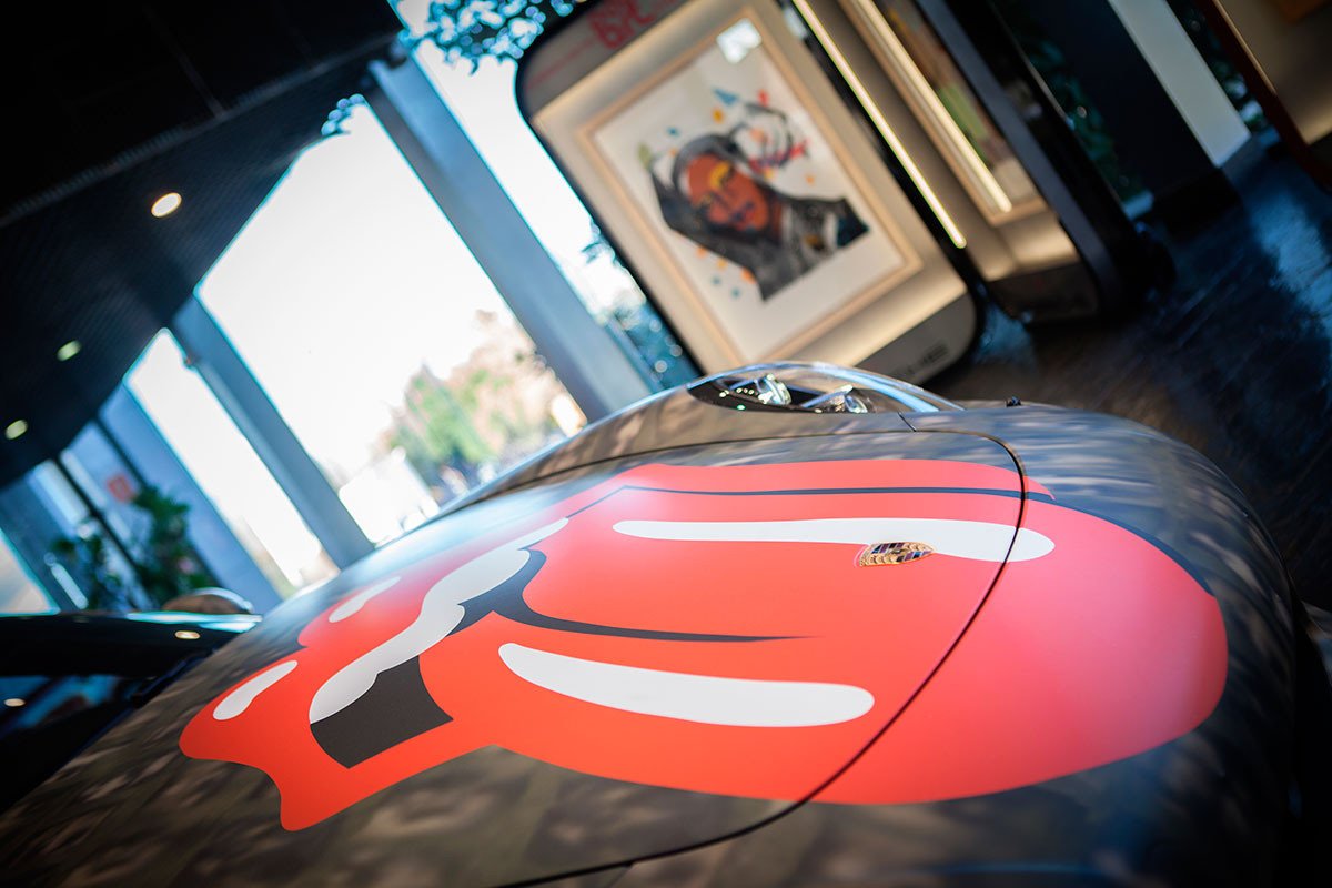 Exposición de Warhol en los concesionarios Porsche