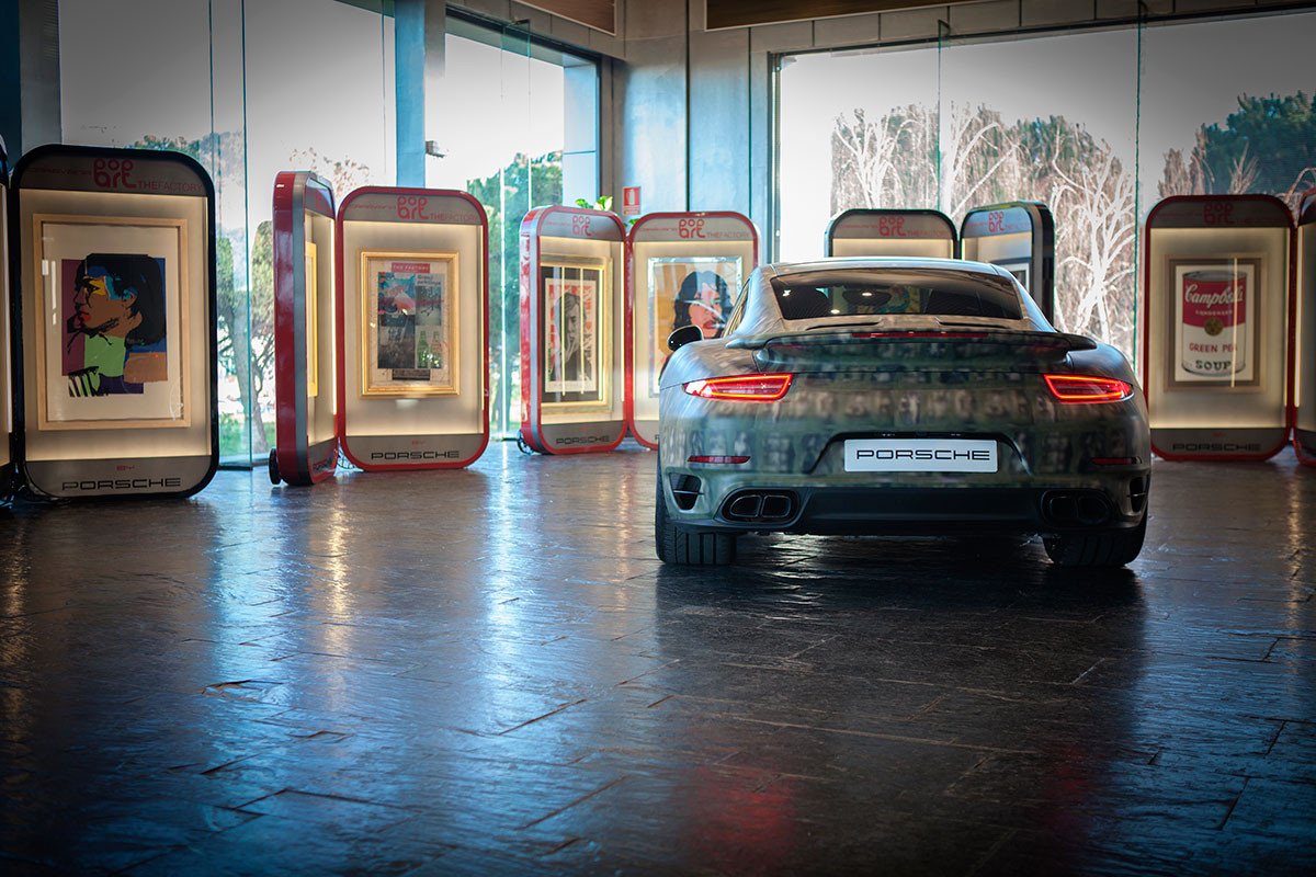Exposición de Warhol en los concesionarios Porsche