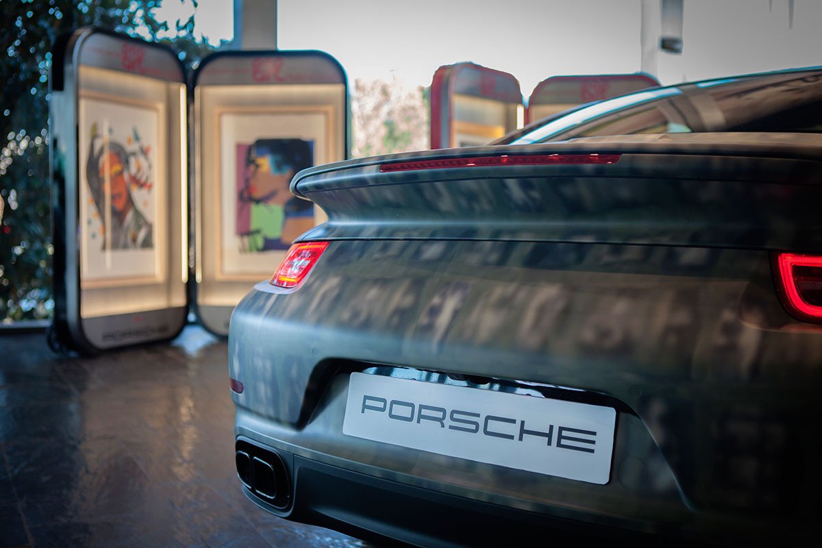 Exposición de Warhol en los concesionarios Porsche