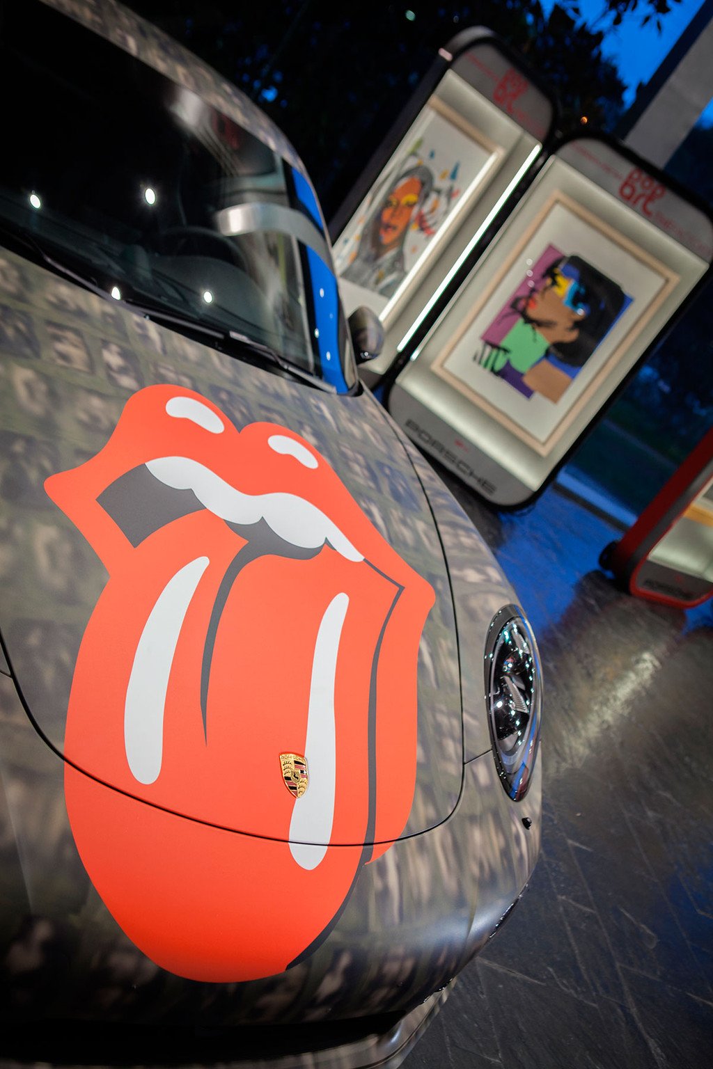 Exposición de Warhol en los concesionarios Porsche