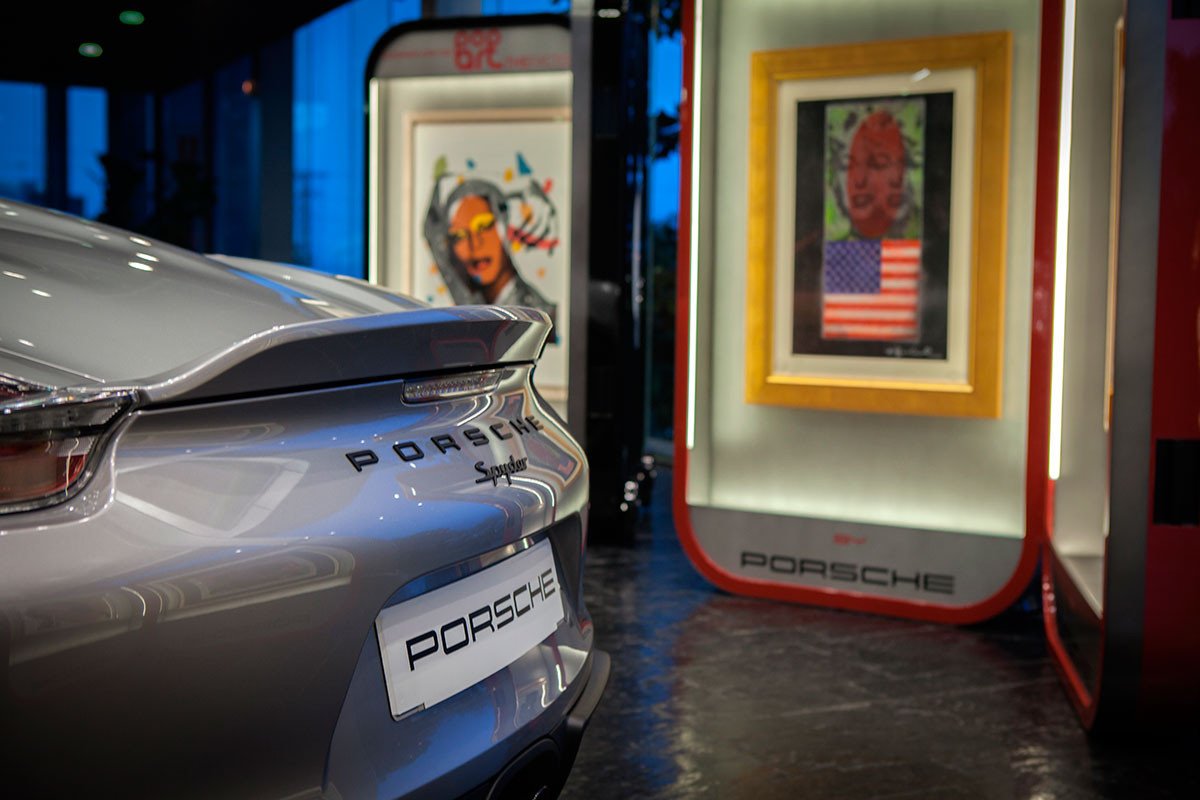 Exposición de Warhol en los concesionarios Porsche
