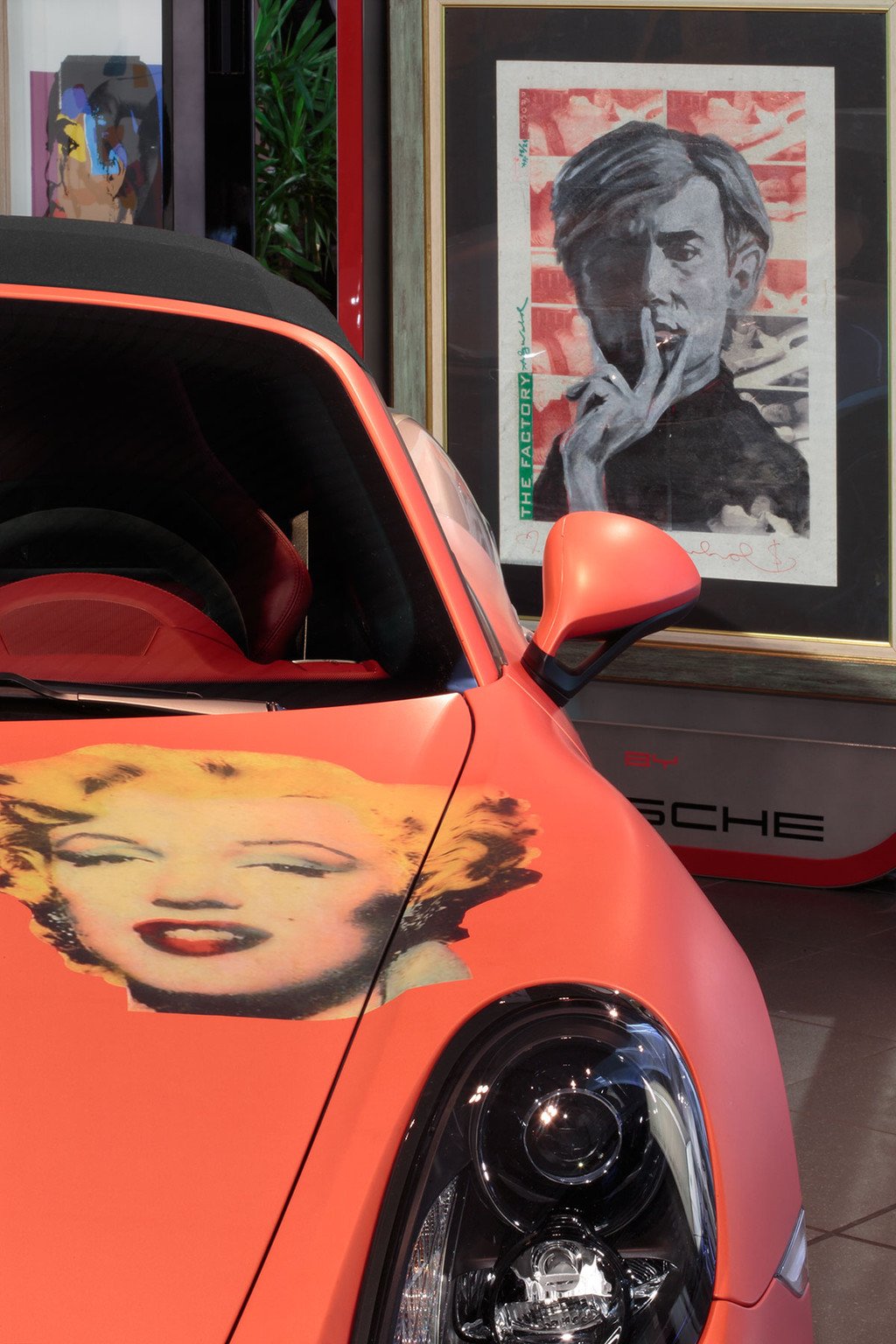 Exposición de Warhol en los concesionarios Porsche