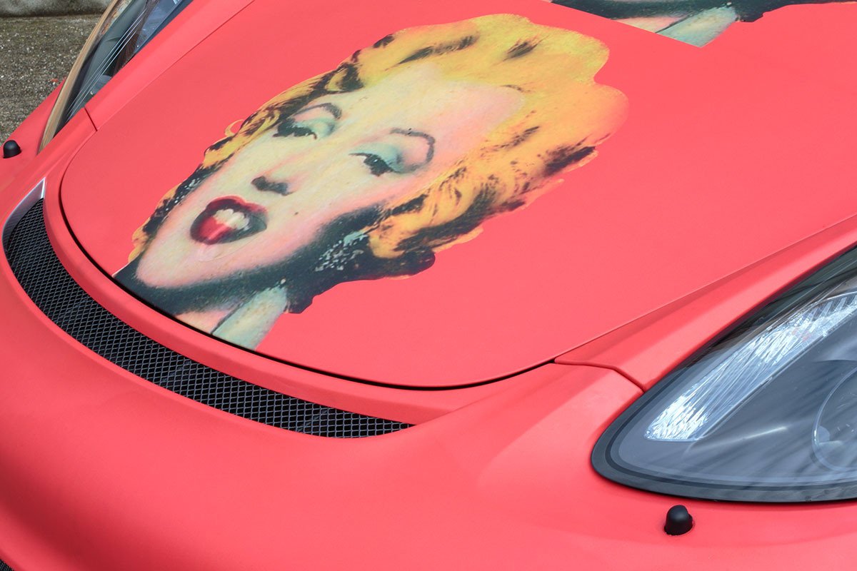 Exposición de Warhol en los concesionarios Porsche