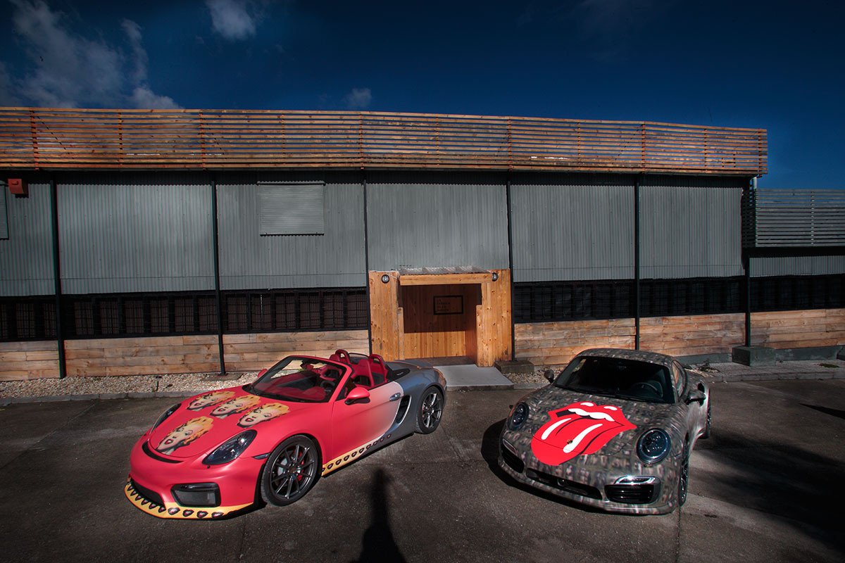 Exposición de Warhol en los concesionarios Porsche