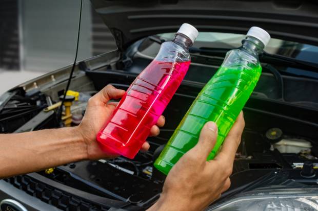 ¿Qué líquido refrigerante o anticongelante usa mi coche? Claves para elegir bien