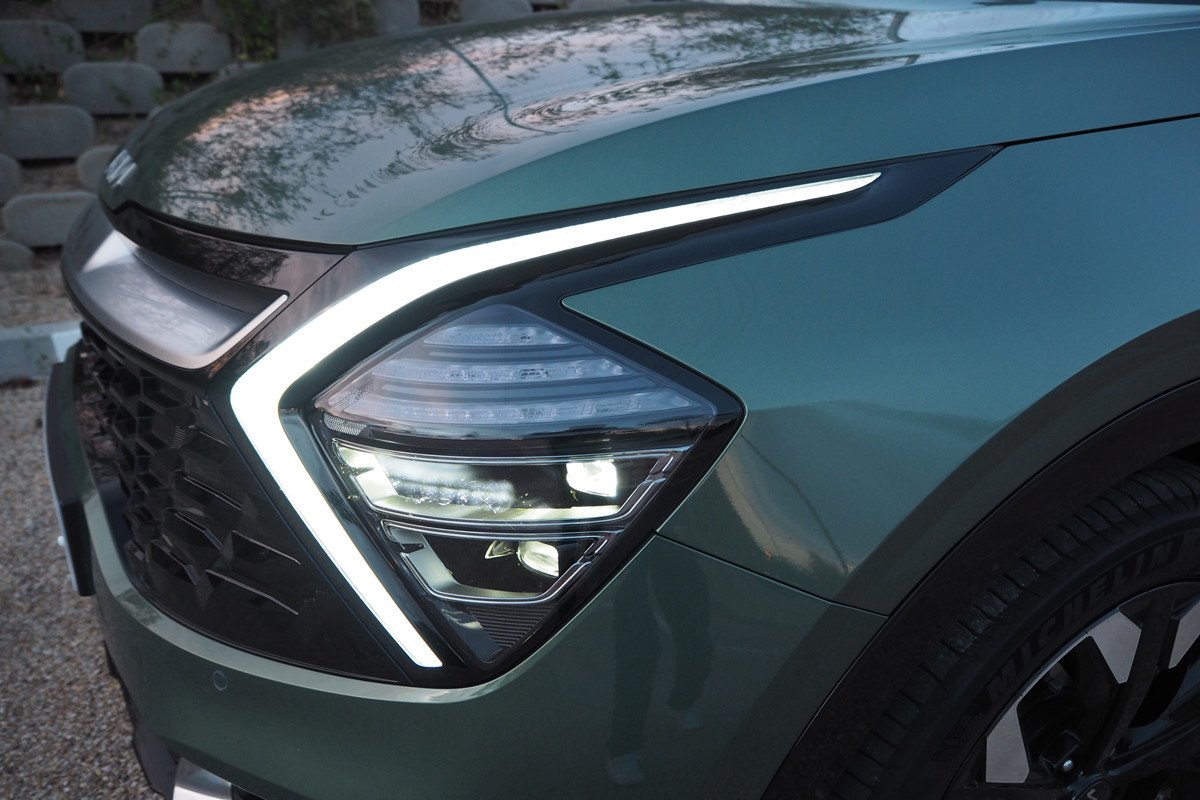 Comparativa Kia Sportage híbrido contra híbrido enchufable: ¿cuál es la mejor opción?