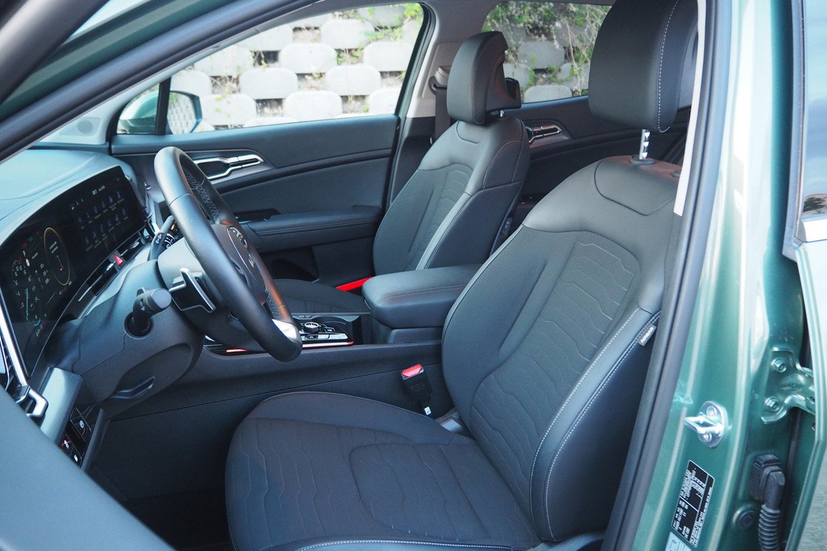 Comparativa Kia Sportage híbrido contra híbrido enchufable: ¿cuál es la mejor opción?