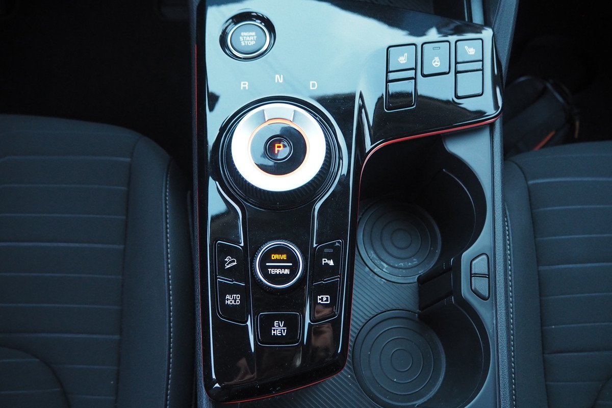 Comparativa Kia Sportage híbrido contra híbrido enchufable: ¿cuál es la mejor opción?