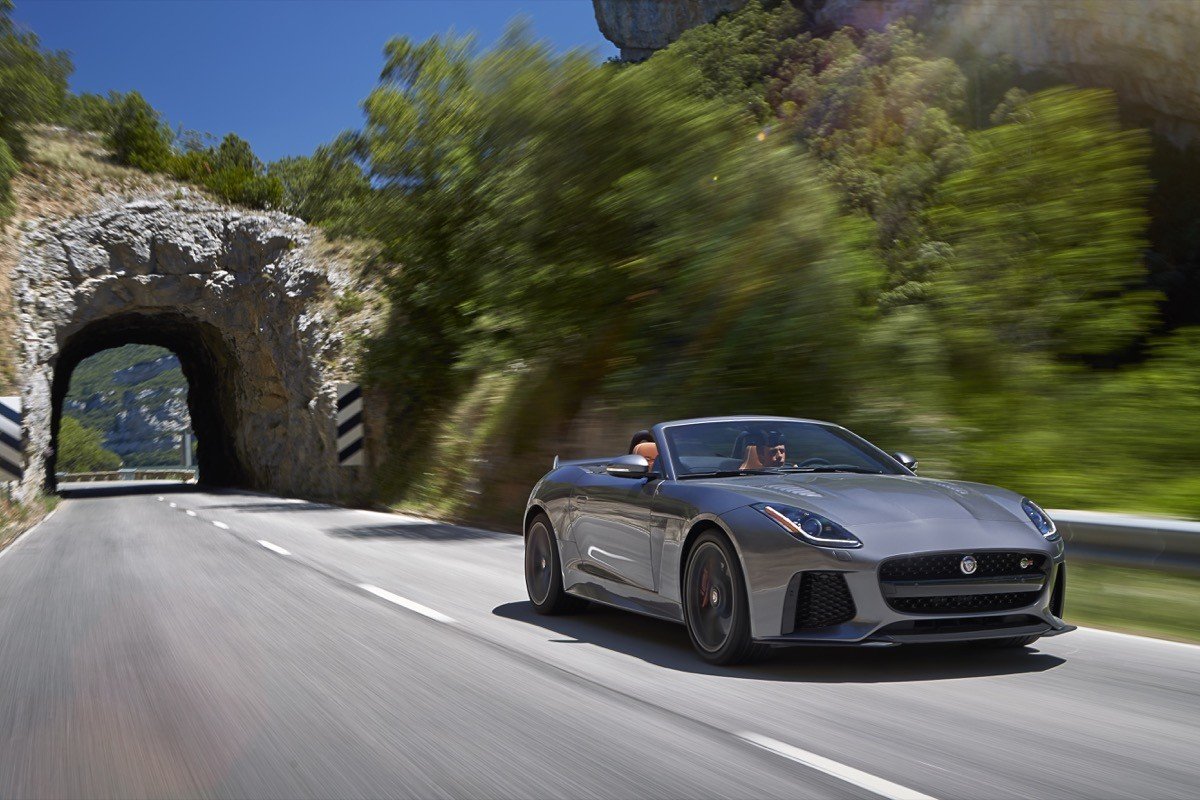 Jaguar F-TYPE SVR Coupé y Cabrio: todo sobre el superdeportivo de Jaguar