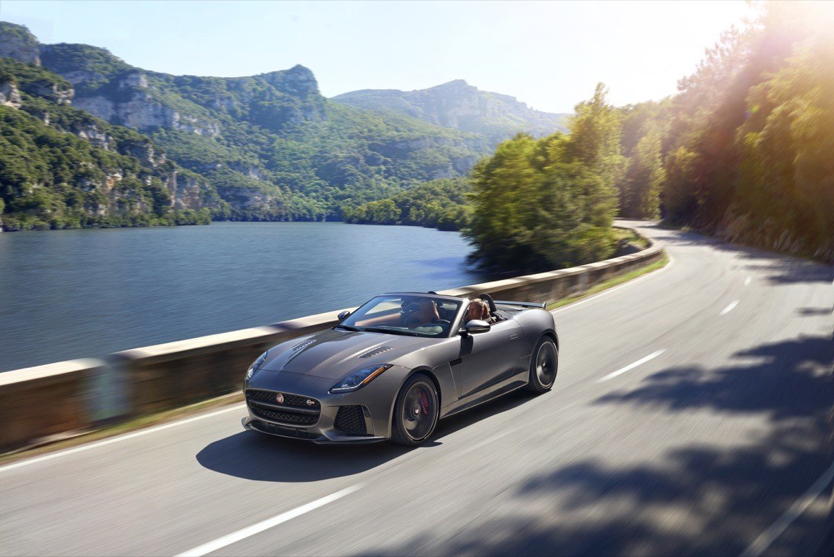 Jaguar F-TYPE SVR Coupé y Cabrio: todo sobre el superdeportivo de Jaguar