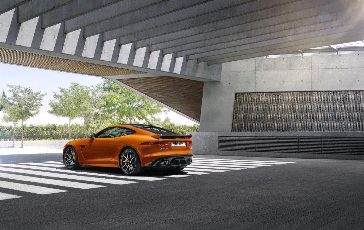Jaguar F-TYPE SVR Coupé y Cabrio: todo sobre el superdeportivo de Jaguar