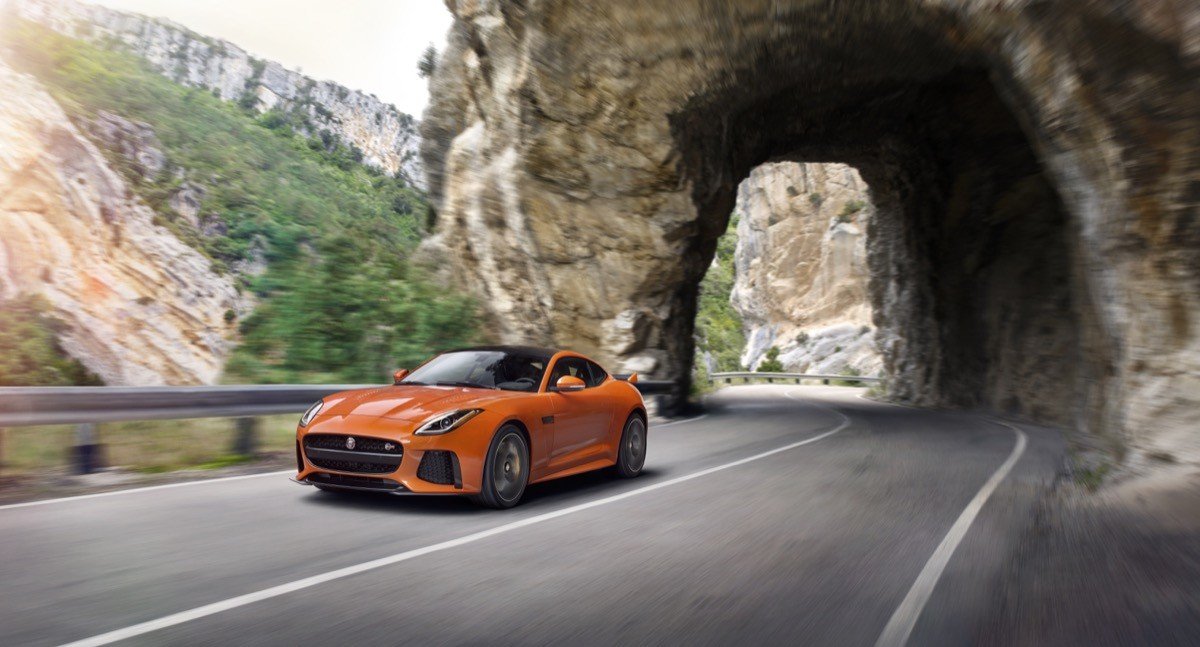 Jaguar F-TYPE SVR Coupé y Cabrio: todo sobre el superdeportivo de Jaguar