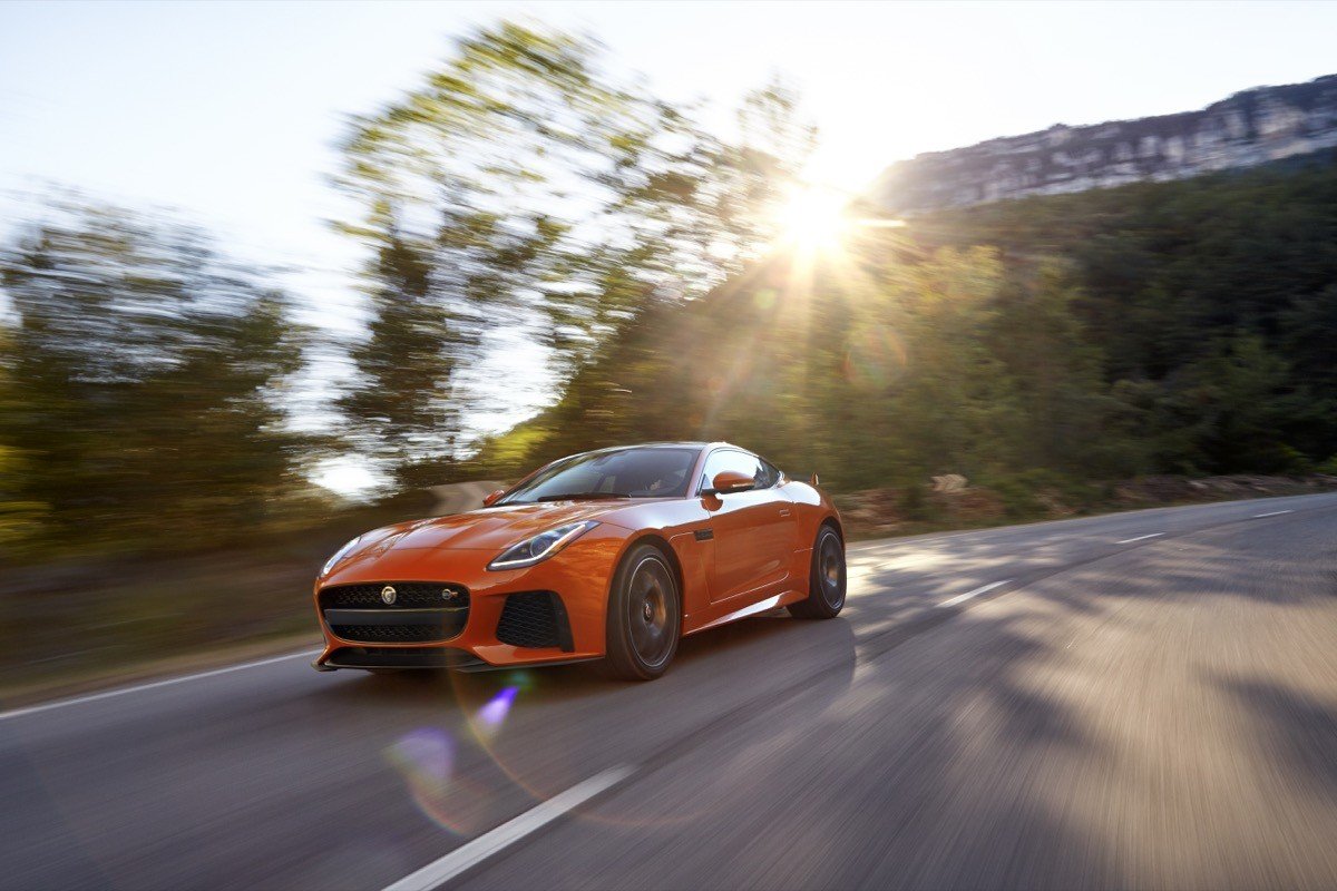 Jaguar F-TYPE SVR Coupé y Cabrio: todo sobre el superdeportivo de Jaguar
