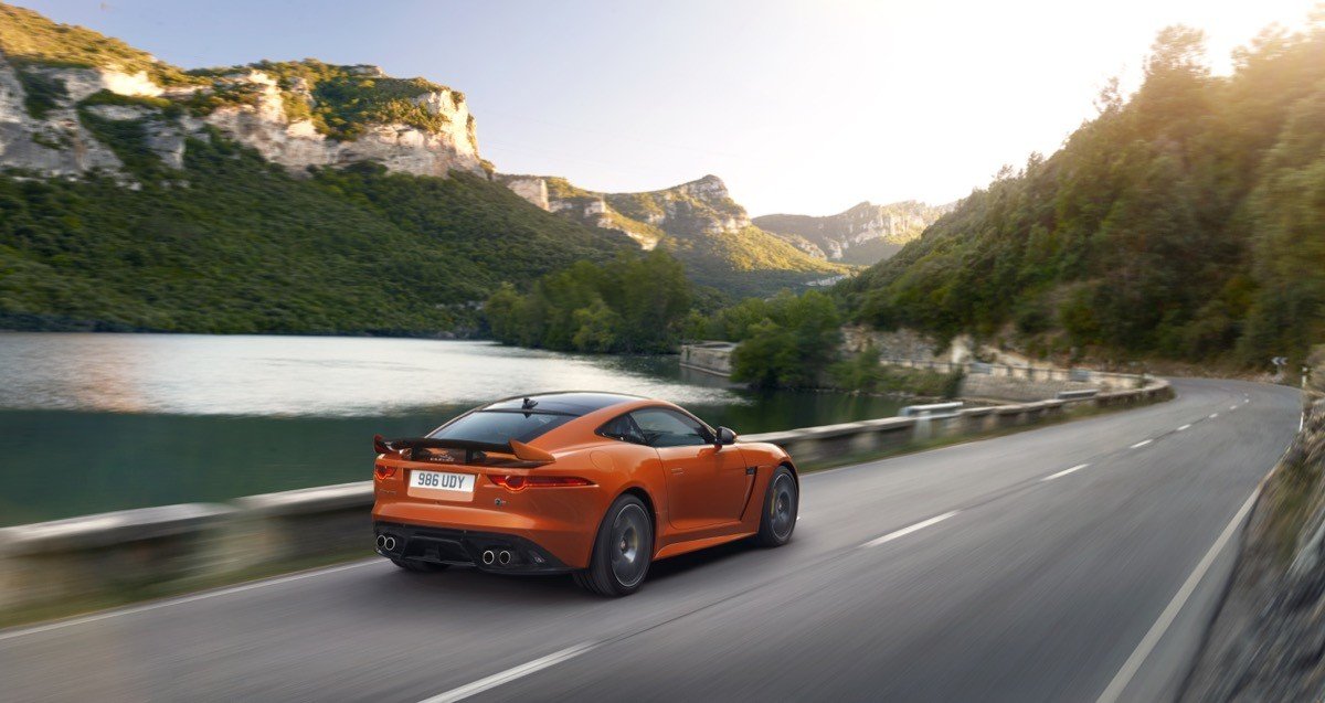 Jaguar F-TYPE SVR Coupé y Cabrio: todo sobre el superdeportivo de Jaguar