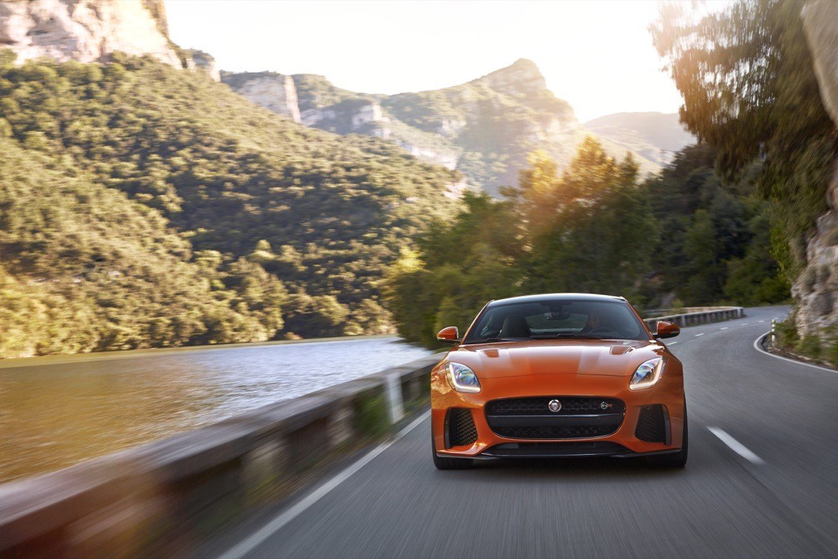 Jaguar F-TYPE SVR Coupé y Cabrio: todo sobre el superdeportivo de Jaguar