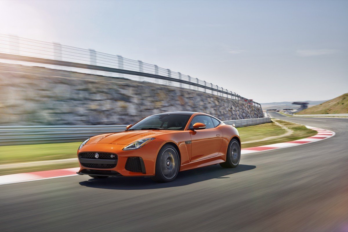 Jaguar F-TYPE SVR Coupé y Cabrio: todo sobre el superdeportivo de Jaguar
