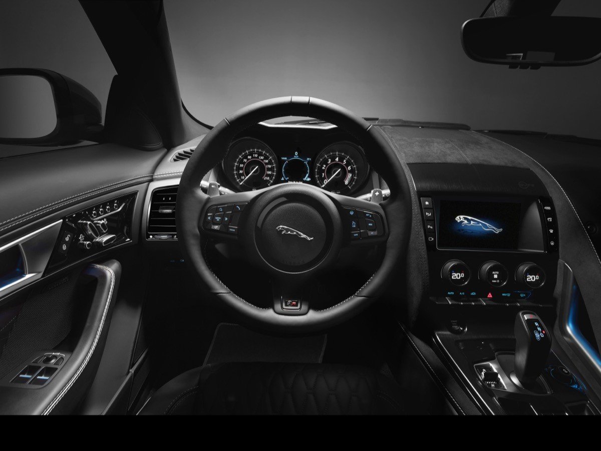 Jaguar F-TYPE SVR Coupé y Cabrio: todo sobre el superdeportivo de Jaguar