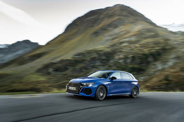 Nuevo Audi RS 3 performance edition: 407 CV, 300 km/h de máxima y solo 300 unidades