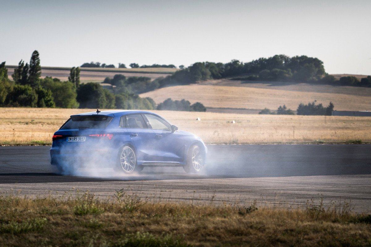 Nuevo Audi RS 3 performance edition: 407 CV, 300 km/h de máxima y solo 300 unidades