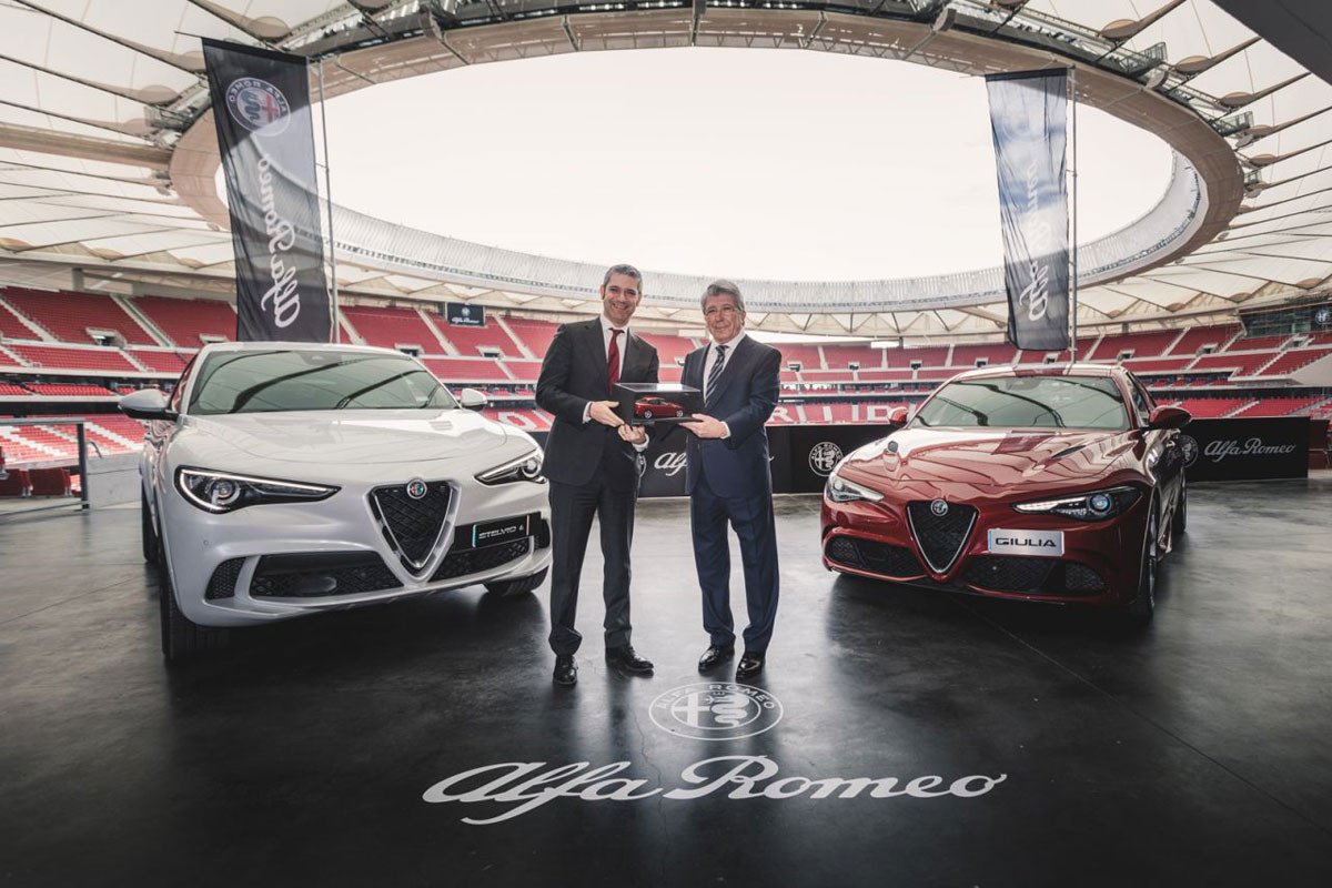 Alfa Romeo entrega sus coches al Atlético de Madrid