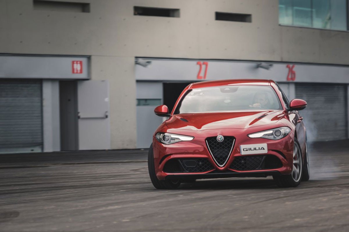 Alfa Romeo entrega sus coches al Atlético de Madrid