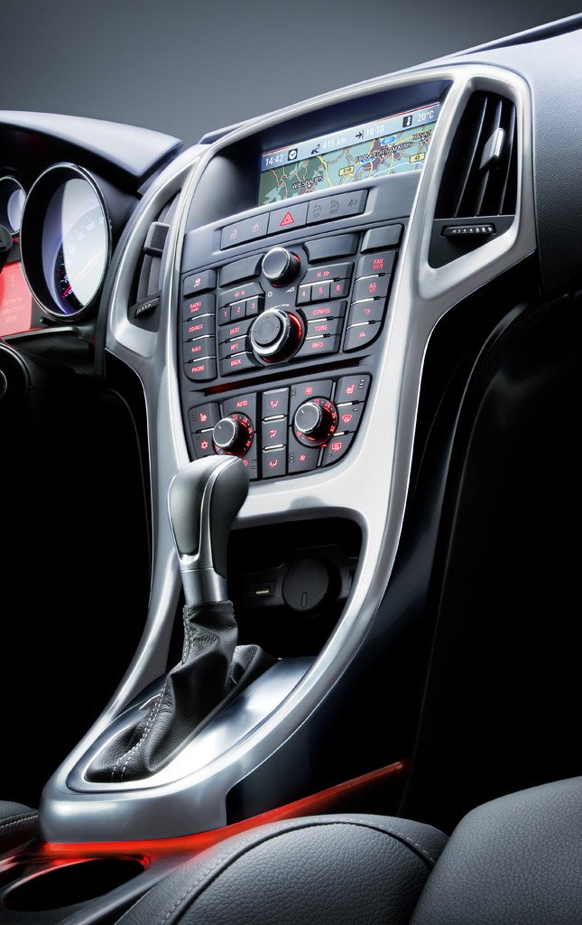 Nuevos Opel Astra y Ampera