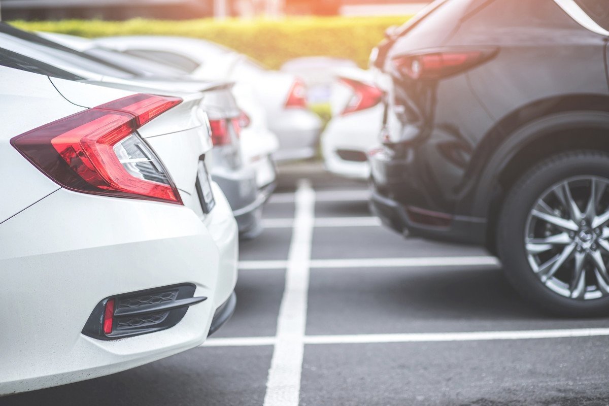 Cómo aparcar el coche en el aeropuerto y no morir en el intento