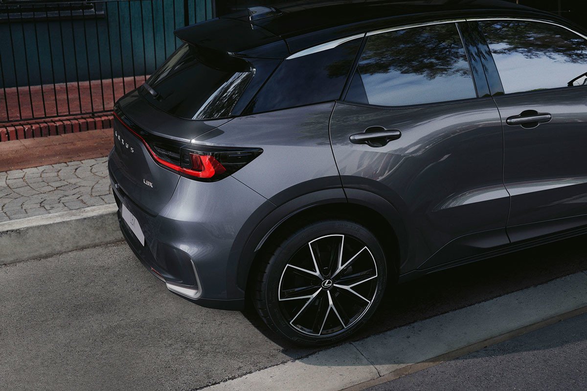 Así será el Lexus que más barato podrás comprar, el LBX: SUV e híbrido para 2024
