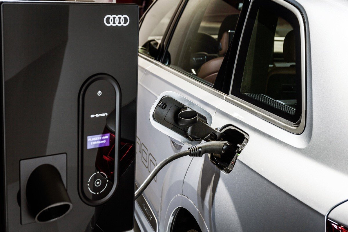 Audi prepara baterías y sistemas de recarga para sus coches híbridos y eléctricos