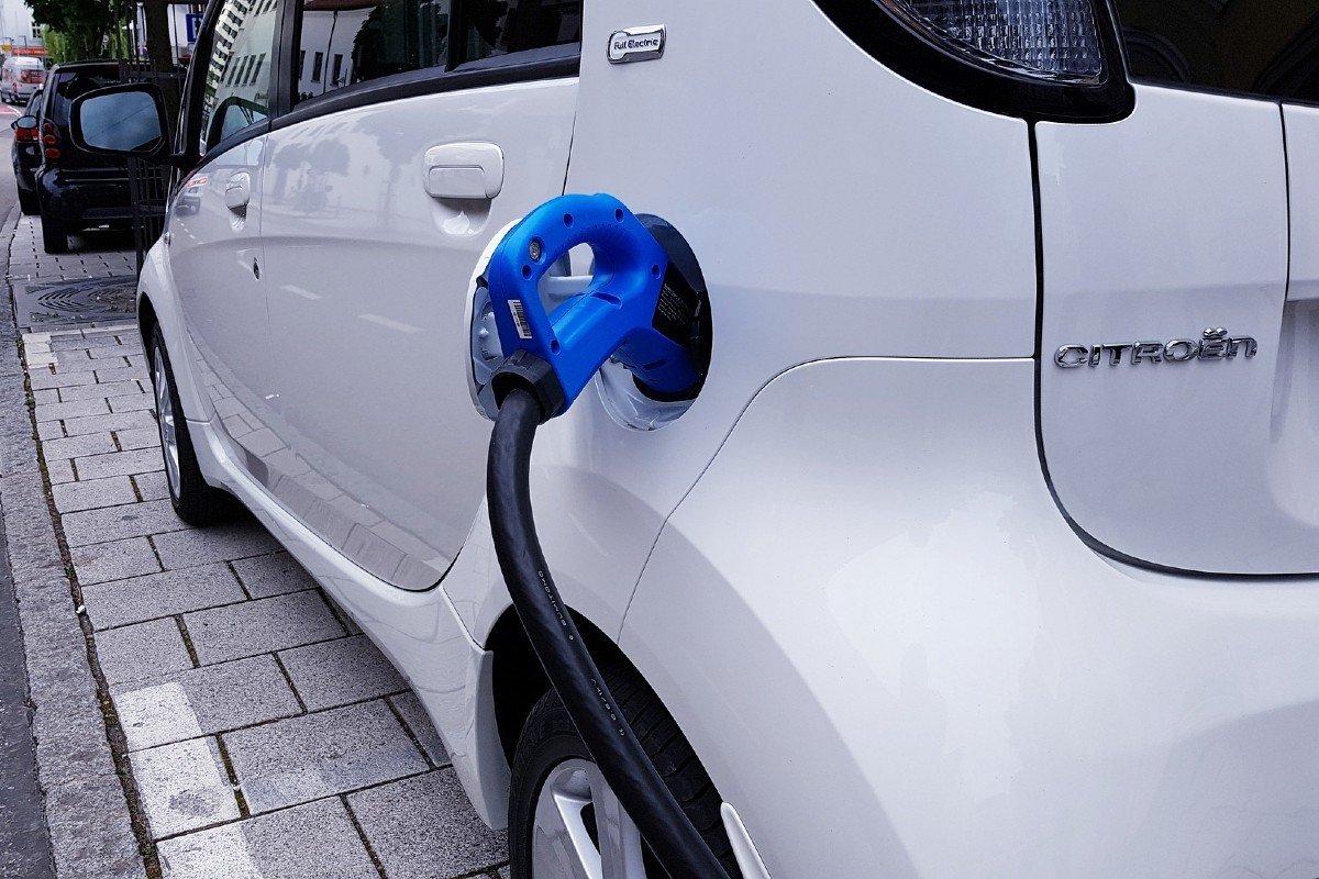 ¿Cómo cargar un coche eléctrico? Conectores, tipos y modos de carga,...