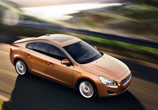 Nuevo Volvo S60, ¿Quién dijo que no te puedes distraer al volante?