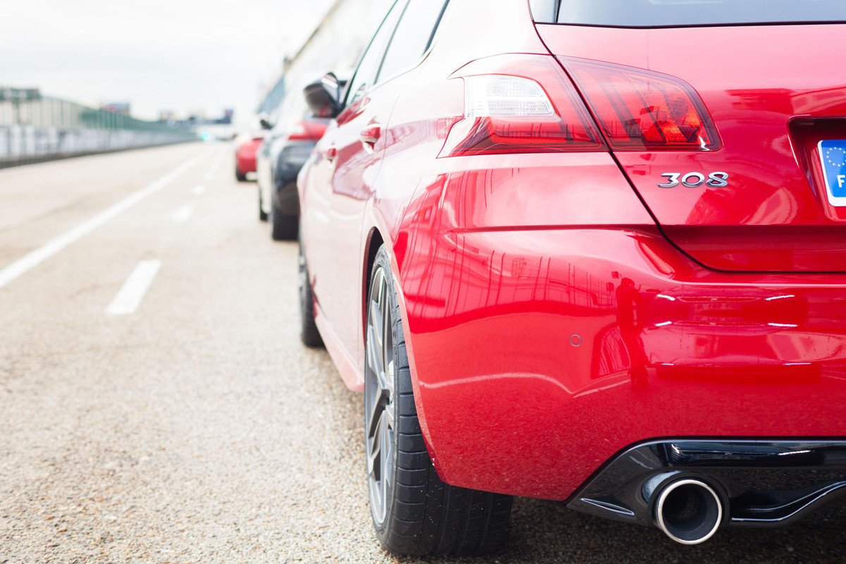 Conduce un Peugeot 308 GTI en el Jarama