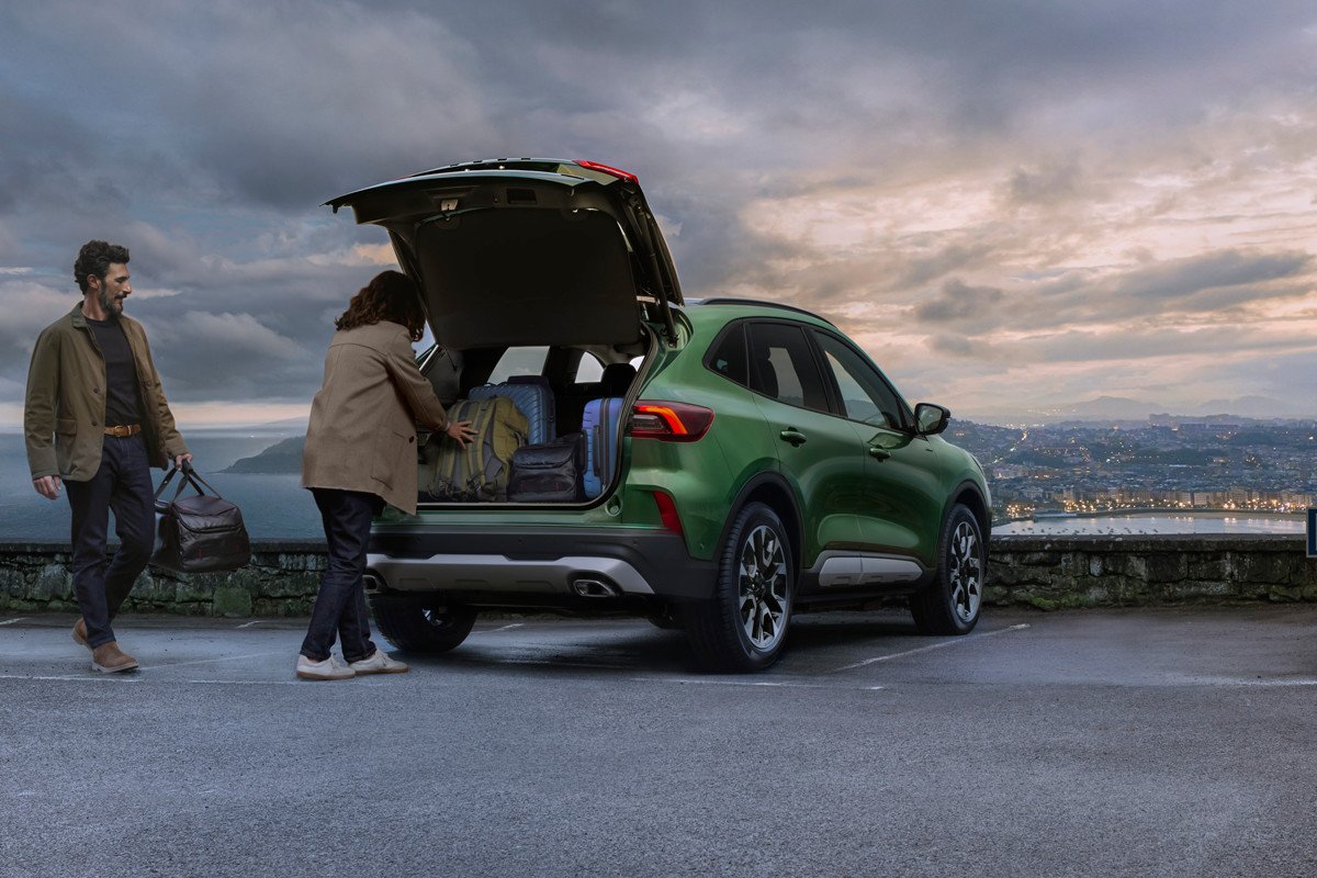 Así es el nuevo Ford Kuga: estrena diseño, mejora los híbridos y suma tecnología