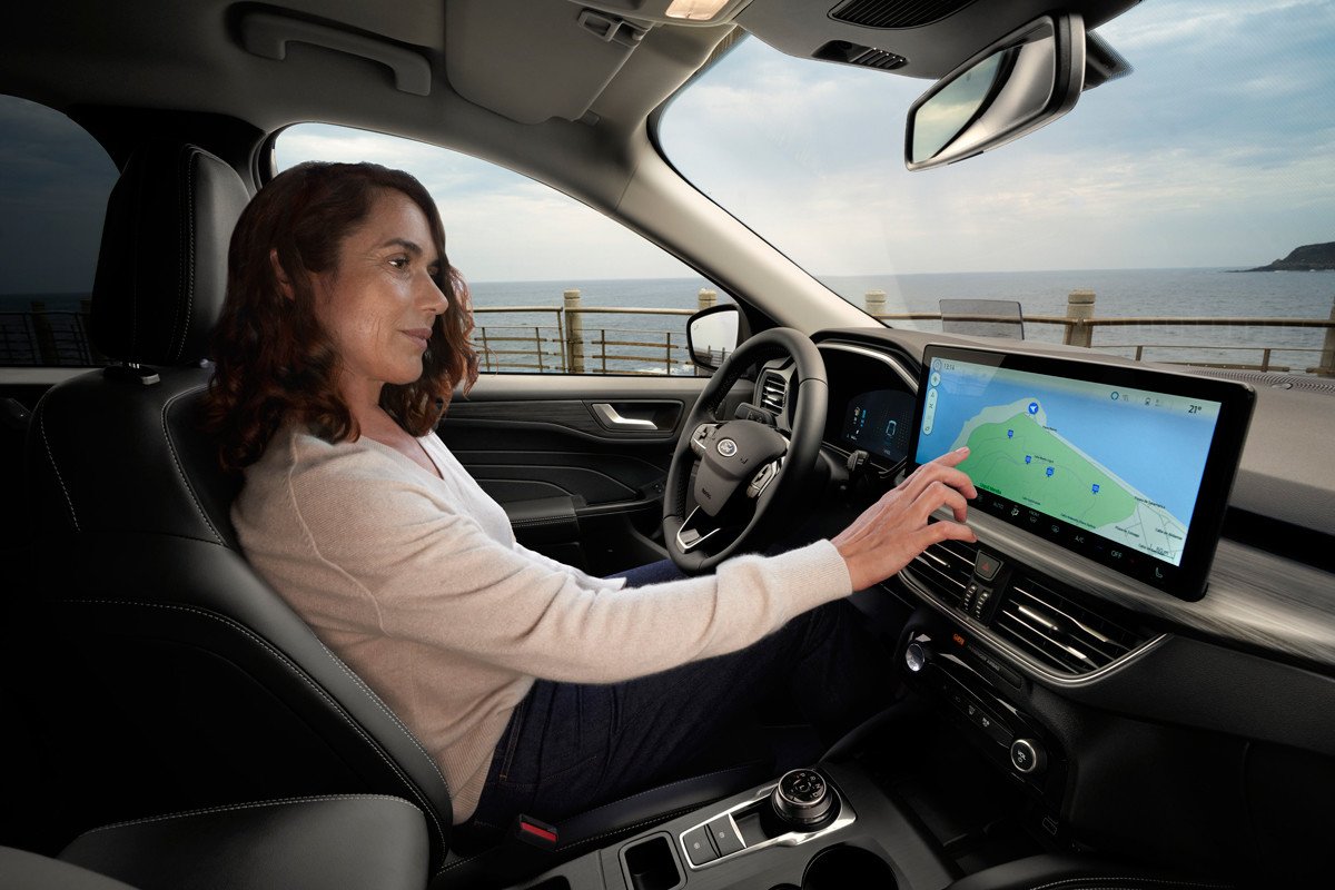 Así es el nuevo Ford Kuga: estrena diseño, mejora los híbridos y suma tecnología