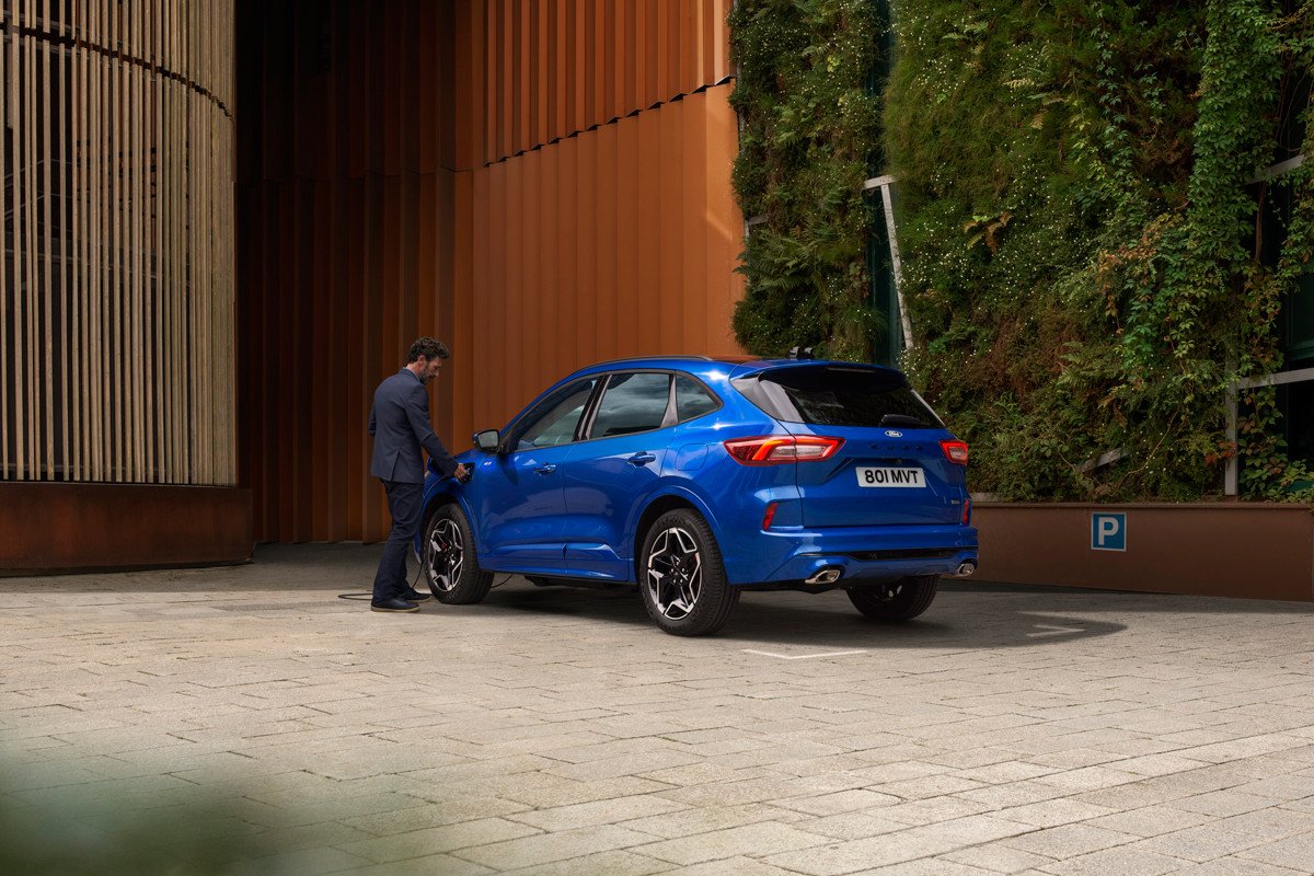 Así es el nuevo Ford Kuga: estrena diseño, mejora los híbridos y suma tecnología
