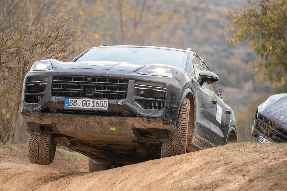 Primeras imágenes y vídeo del próximo Porsche Cayenne: el SUV al descubierto