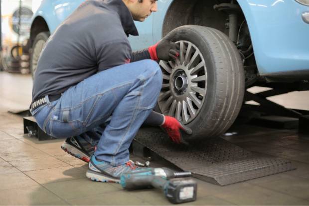 Las 10 piezas de tu coche que necesitan mantenimiento (y no lo sabías)