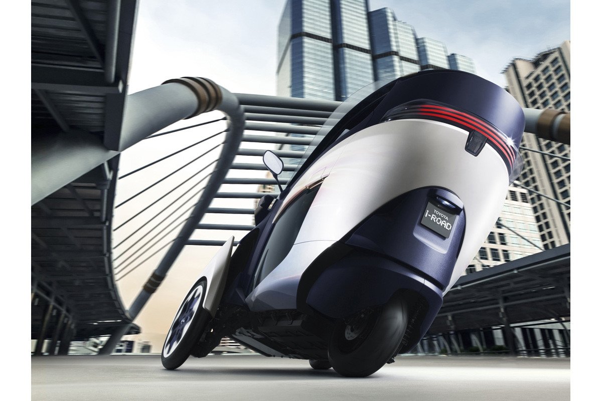 Toyota i-ROAD, el “Twizy” de Toyota, con tres ruedas