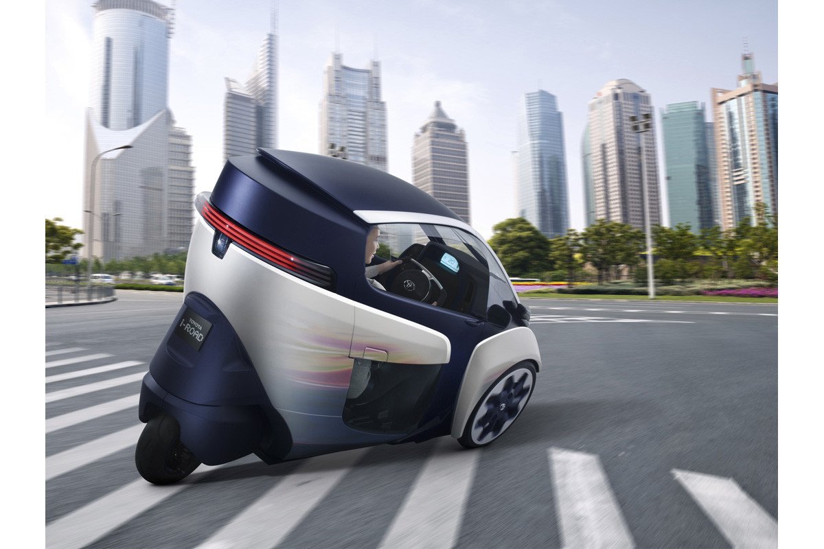 Toyota i-ROAD, el “Twizy” de Toyota, con tres ruedas