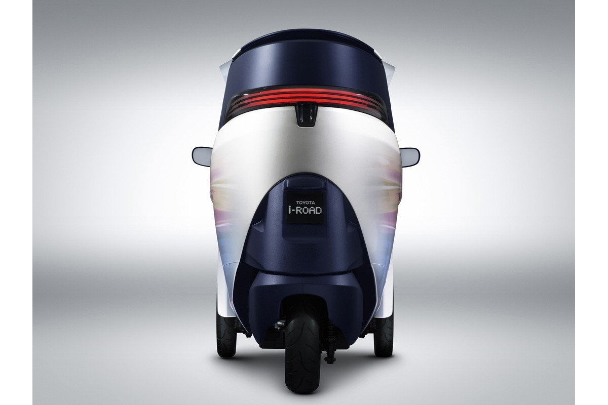 Toyota i-ROAD, el “Twizy” de Toyota, con tres ruedas
